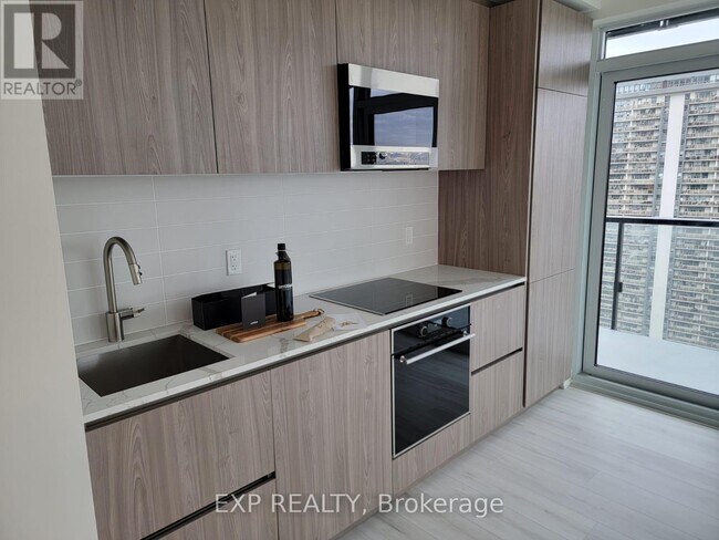 Photo du bâtiment - 120 Broadway Ave