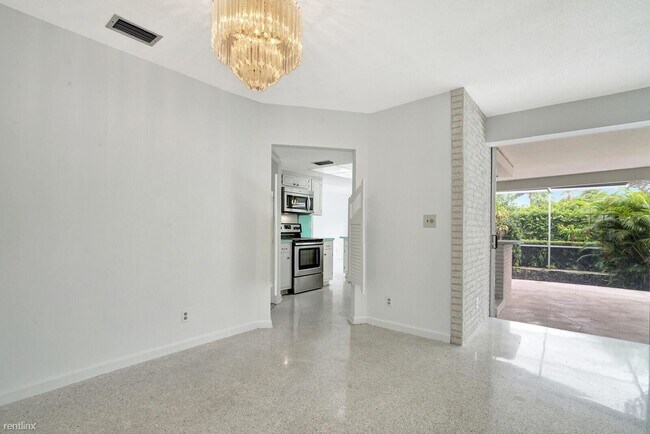 Foto del edificio - 2 br, 2 bath House - 1155 SW 13th St