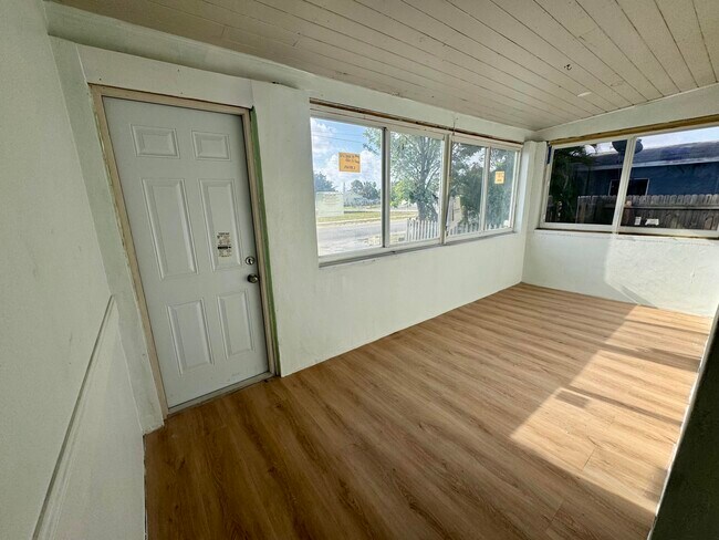 Building Photo - 2513 Avenue E