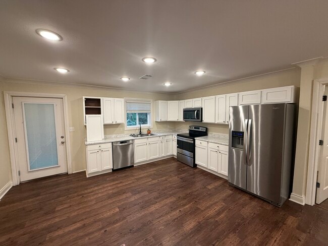 Foto del edificio - 99 Fairlane Dr