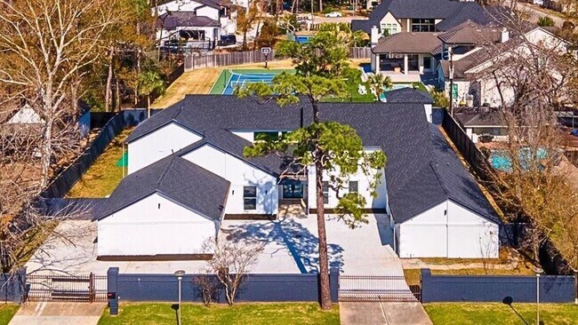 Building Photo - 12564 Memorial Dr