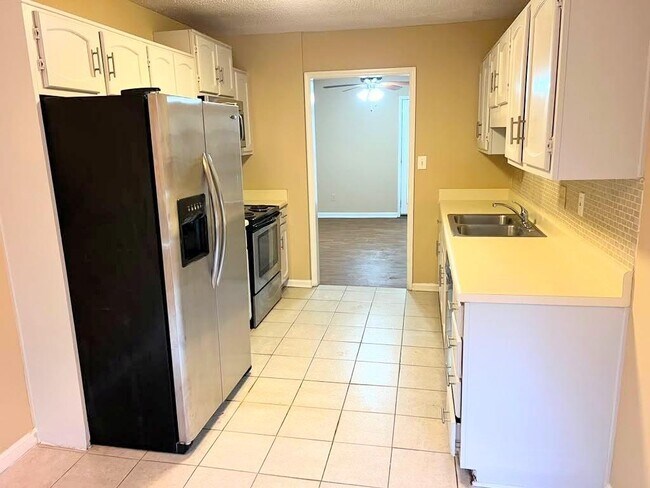 Building Photo - 8067 Creekstone Way
