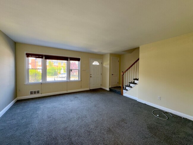 Foto del edificio - Charming 3-Bedroom Townhome with Spacious ...