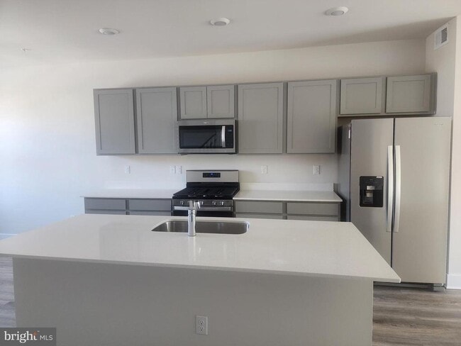 Foto del edificio - 231 Joppa Farm Rd