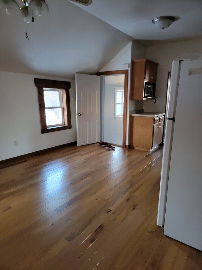 Dining area / kitchen - 2311 N New Franken Rd