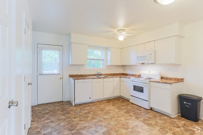 2BR, 1.5BA - 930 SF - Walton Heights
