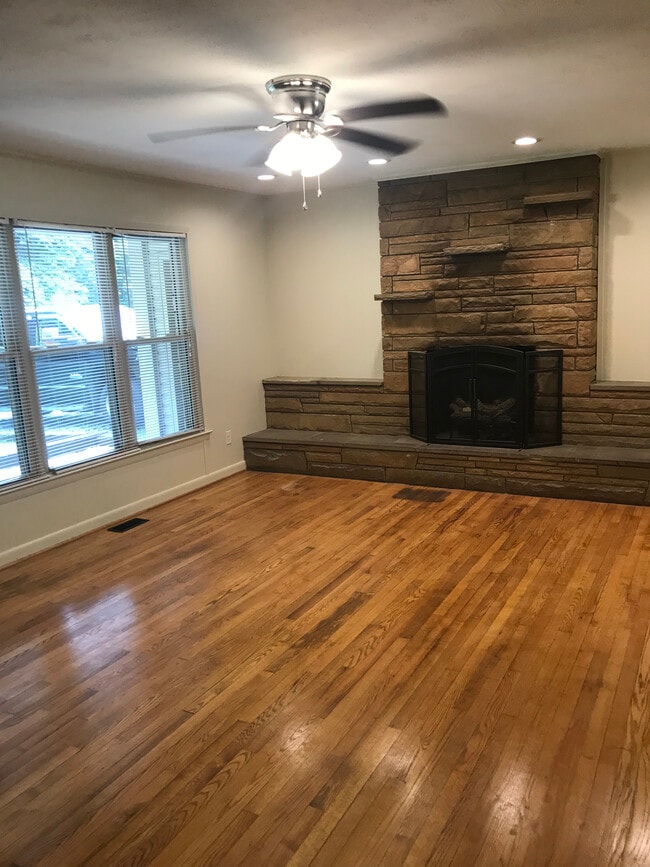 Large family room with hardwood floors and gas fireplace - 331 Green Briar Rd