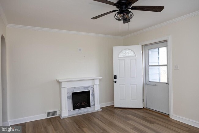 Building Photo - 130 7th Ave