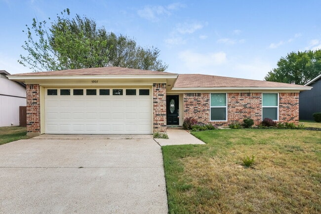 Building Photo - 5907 Willow Crest Dr