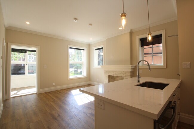 Photo du bâtiment - 100 Charlton Ave W