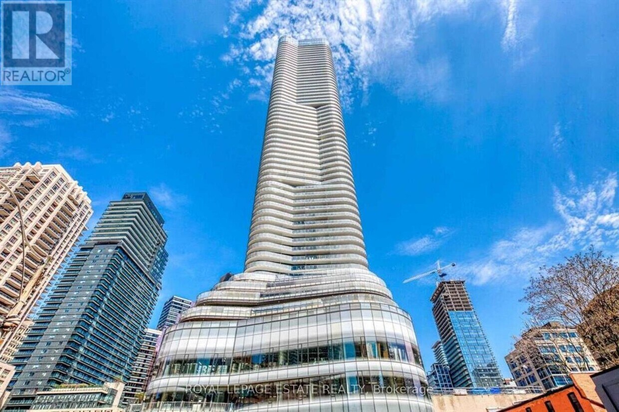 Photo principale - 11-5411 Wellesley St W
