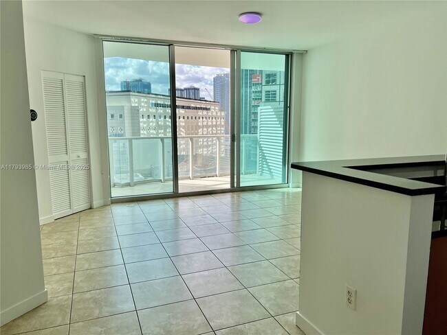 Foto del edificio - 300 S Biscayne Blvd