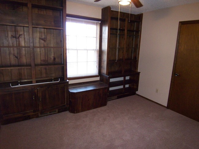 Building Photo - 836 W Sunset St
