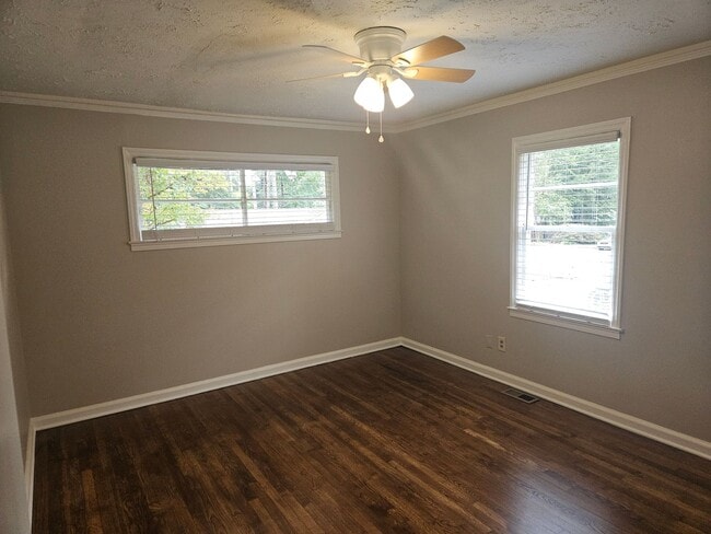 Building Photo - Smyrna Heights Bungalow