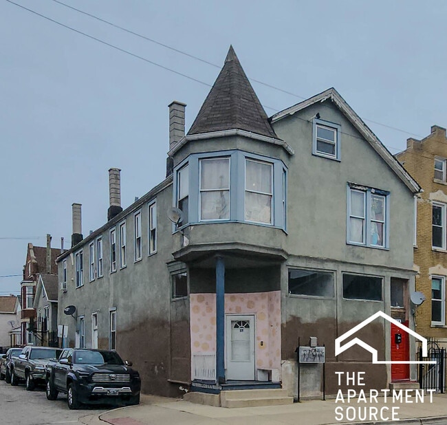 Building Photo - 1016 W Cullerton St