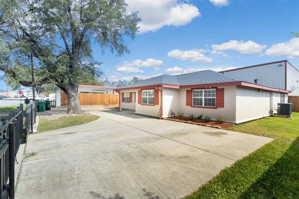 2098 Harland Dr, Houston, TX 77055 House Rental in Houston, TX