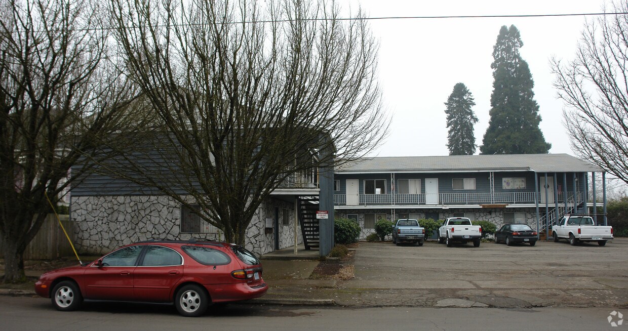 Building Photo - 410 9th Ave SW