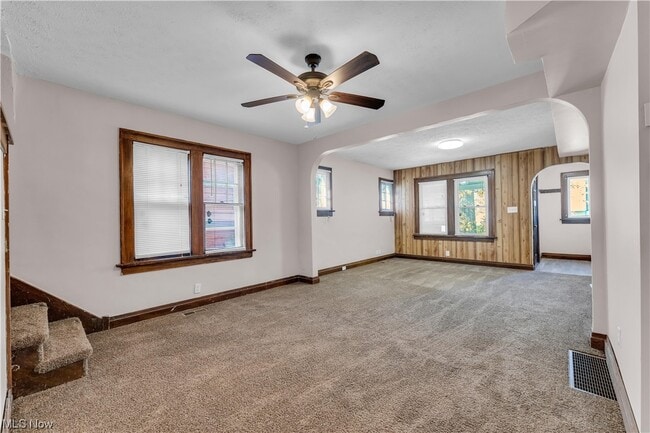 Building Photo - 1348 E Erie Ave