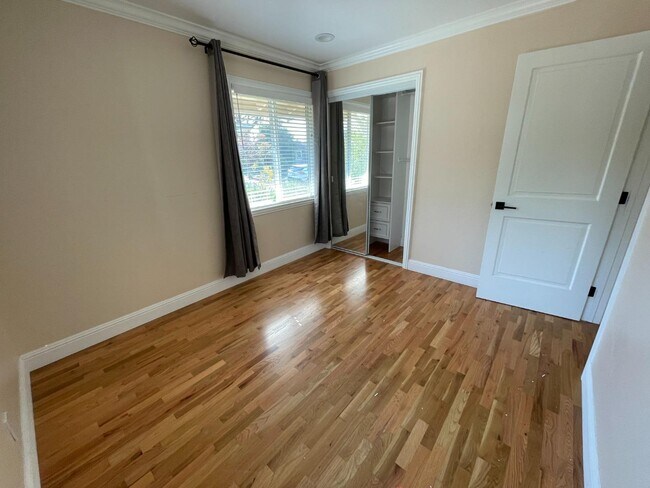 Building Photo - 1399 Glenmoor Way