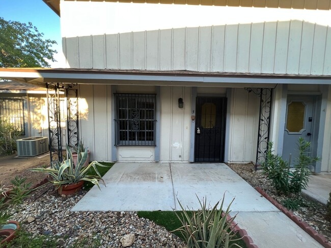 Building Photo - 1467 Lorilyn Ave