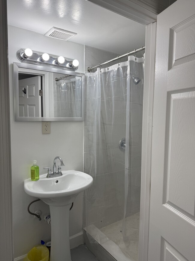 Building Photo - 5121 Dove Dr
