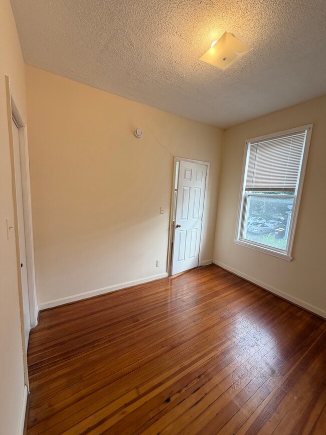 Building Photo - 10 Idlewild Park