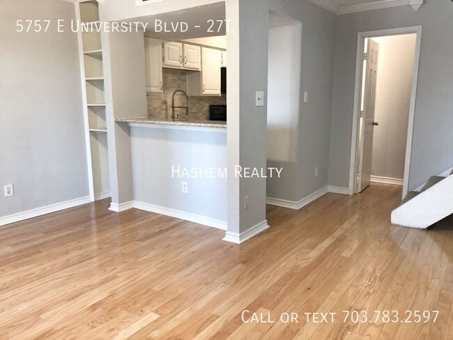 Building Photo - Charming 2-Bedroom 2.5-Bathroom Condo in P...