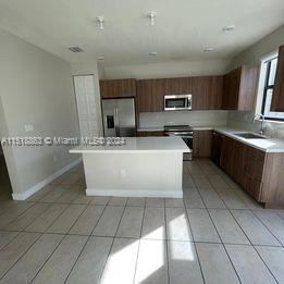 Foto del edificio - 4 br, 3.5 bath House - 8058 NW 105th Ct # ...