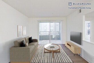 Building Photo - 1257 Lakeside Dr