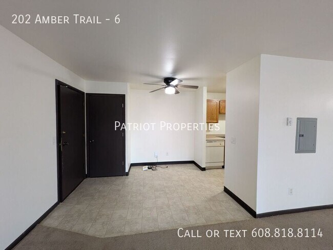 Foto del edificio - 2 bedroom/ 1 bath apartment in Sun Prairie...