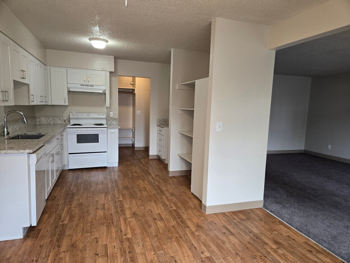 Foto principal - 109 SW Cherry Park Rd