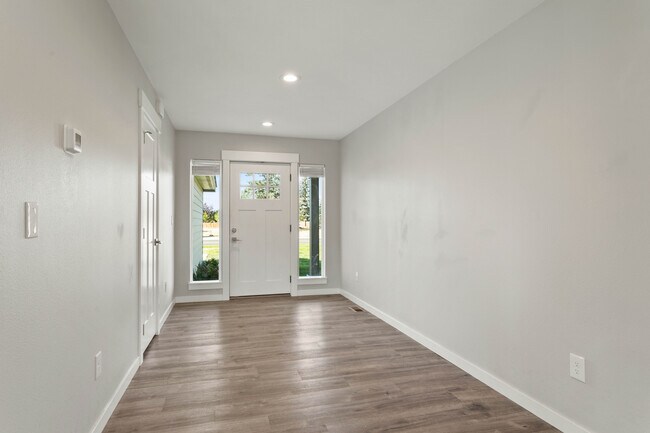 Foto del edificio - 7702 N Five Mile Rd