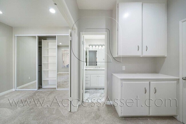 Foto del edificio - Luxury 2 Bed/2 Bath Condo Home In The Desi...