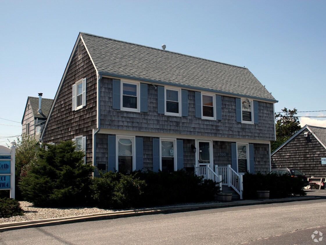 Building Photo - 4300A Long Beach Blvd