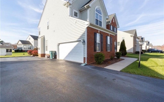 Building Photo - 2112 Lindsey Gabriel Dr