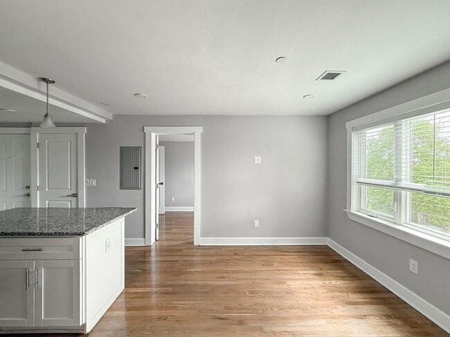 Building Photo - 468 Salem St