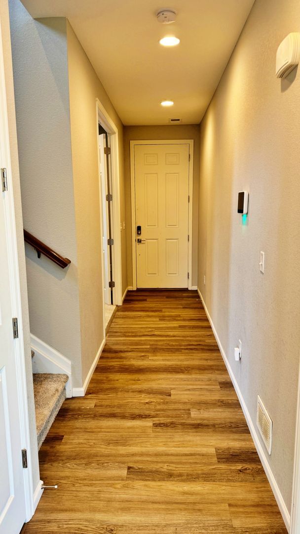 Building Photo - Fantastic Newer 3 Bed 3 Bath Home in Sky R...