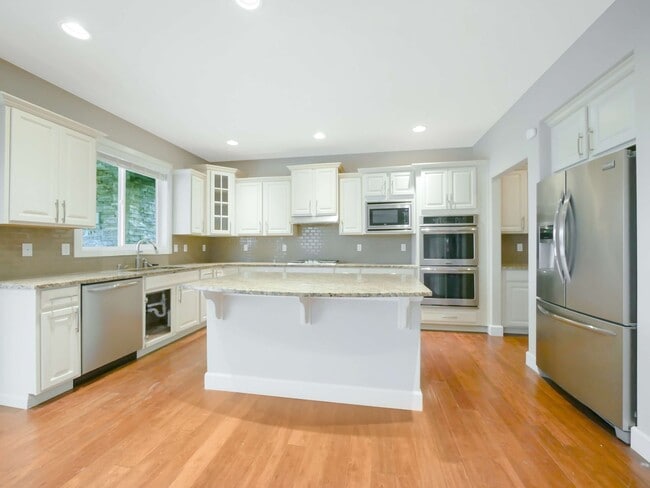 Foto del edificio - 4 Bed and 2.5 Bath Beautiful Single-family...