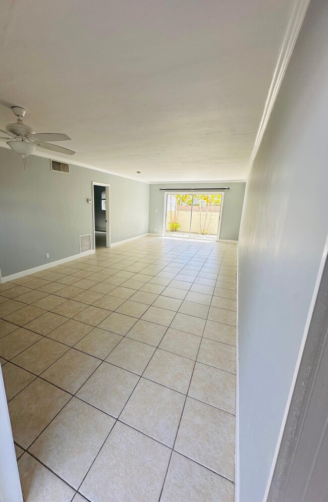Building Photo - 761 Hummingbird Way