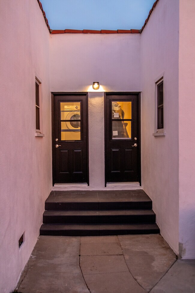 Foto del edificio - 1245 S Tremaine Ave