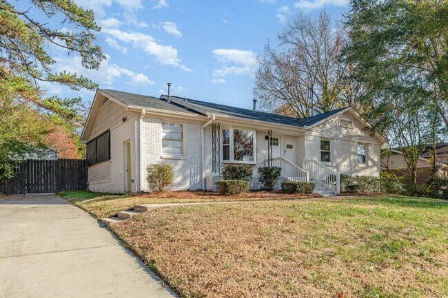 Foto del edificio - 6701 Lynmont Dr