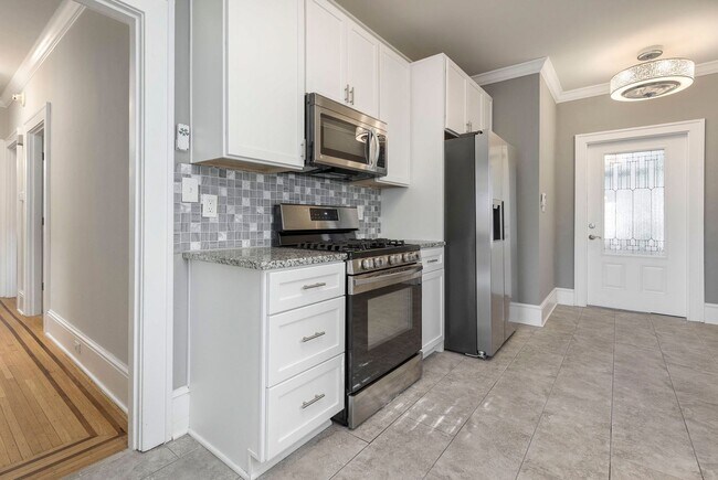 Foto del edificio - 2144 Lakeside Dr