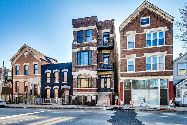 Foto del edificio - 1421 W Augusta Blvd