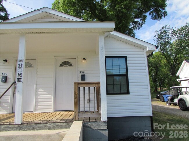 Building Photo - 534 N Church St