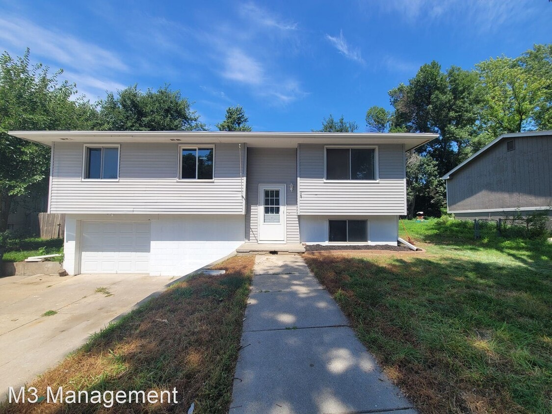 3810 Ramblewood Dr, Omaha, NE 68022 House Rental in Omaha, NE