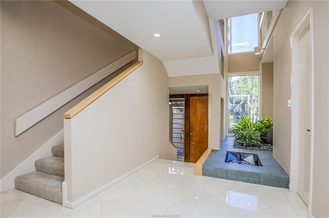 Foto del edificio - 45 Briar Hollow Ln