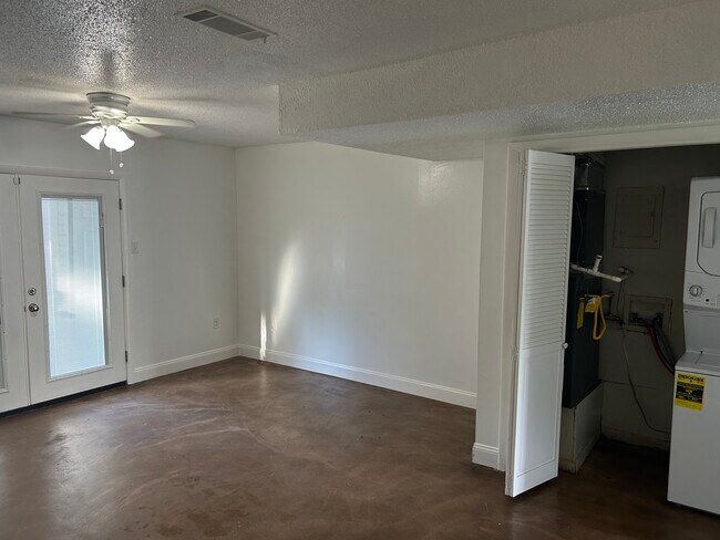 Building Photo - 1726 Robins St