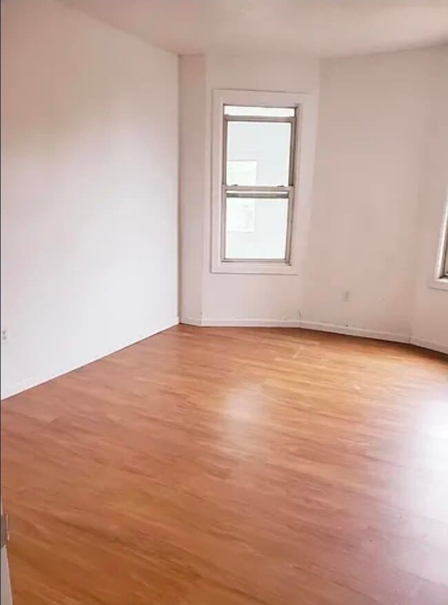 Building Photo - 36 Yates Ave