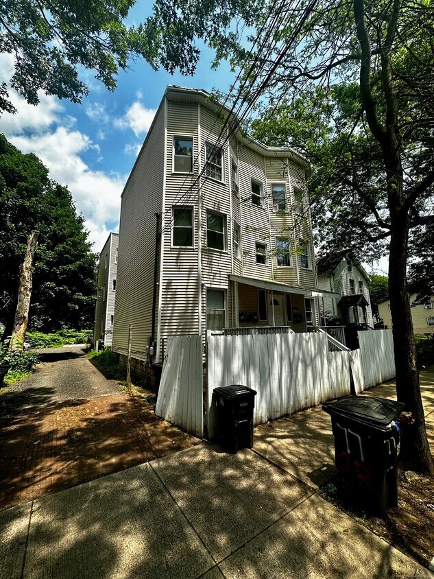 Foto principal - 77 Hazel St