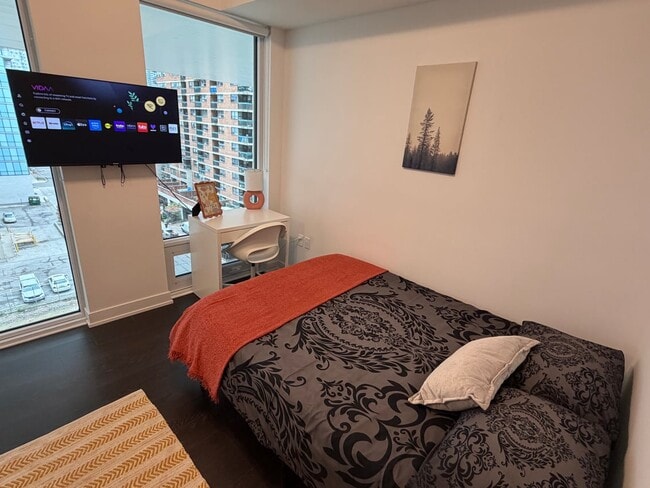 Photo du bâtiment - Premium Deluxe Room ? St Patrick St & Dundas St W